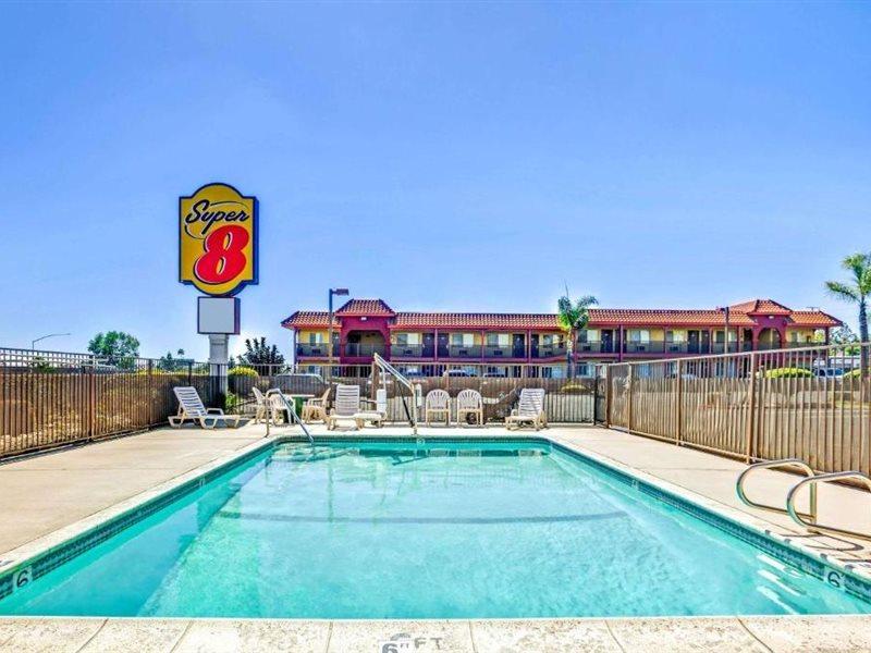 Super 8 By Wyndham Upland Ontario Ca Hotel Eksteriør billede