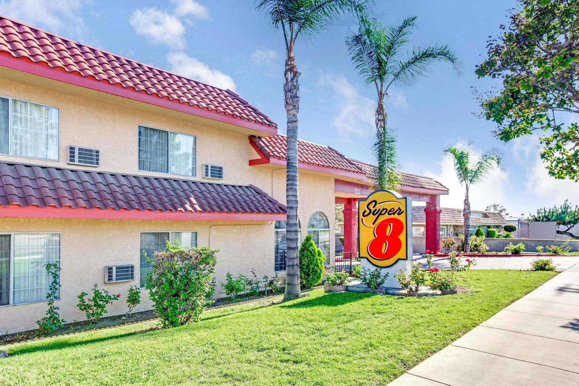 Super 8 By Wyndham Upland Ontario Ca Hotel Eksteriør billede
